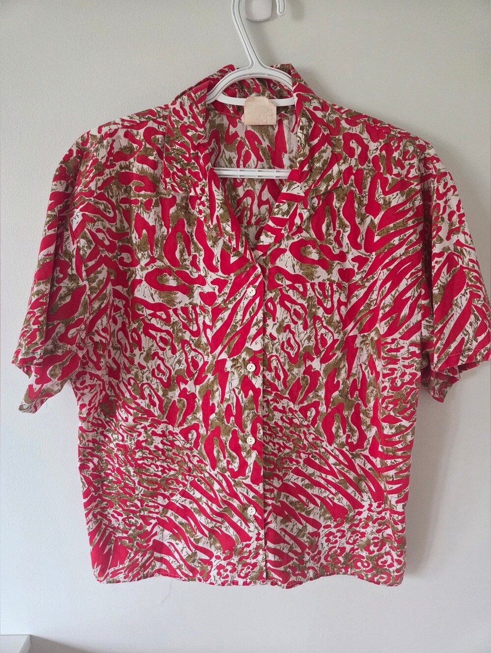 2/15$ Red and Tan Patterned Short Sleeve Shirt